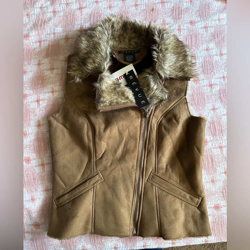 Revue Women's Tan Faux Fur Collar Vest